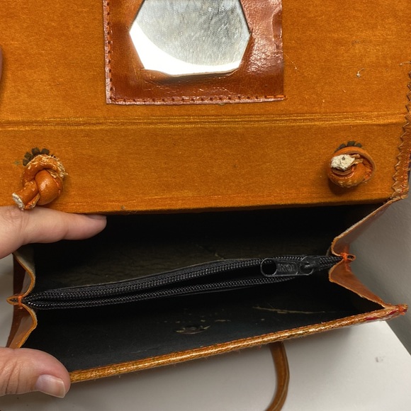 Vintage Carmel Colored Tooled Dyed Leather Crossbody/Shoulder Handbag - Picture 8 of 11